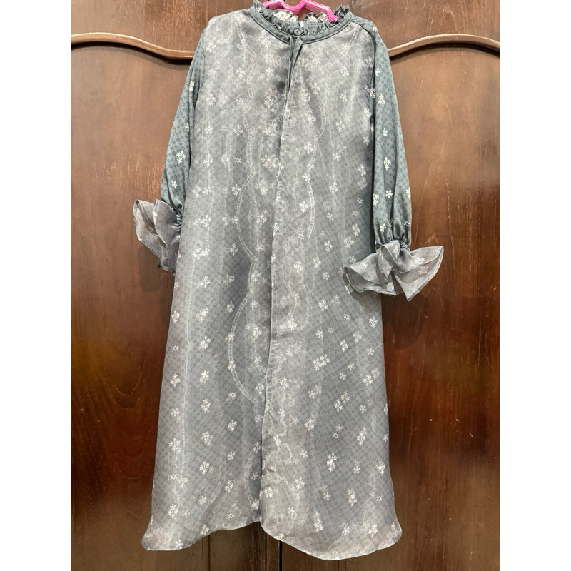 PL Pandai Sikek Dress Girl Wearing Klamby