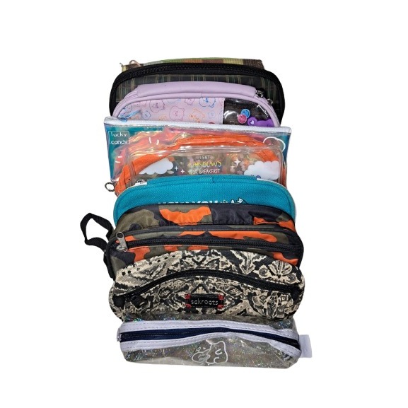 

Paket tempat pensil 150 K isi 8 pc + biaya admin 5 K