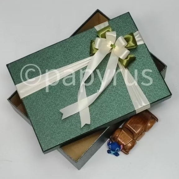 

PAPYRUS 25x35 Tinggi 5cm Kotak Kado Gift Box V2