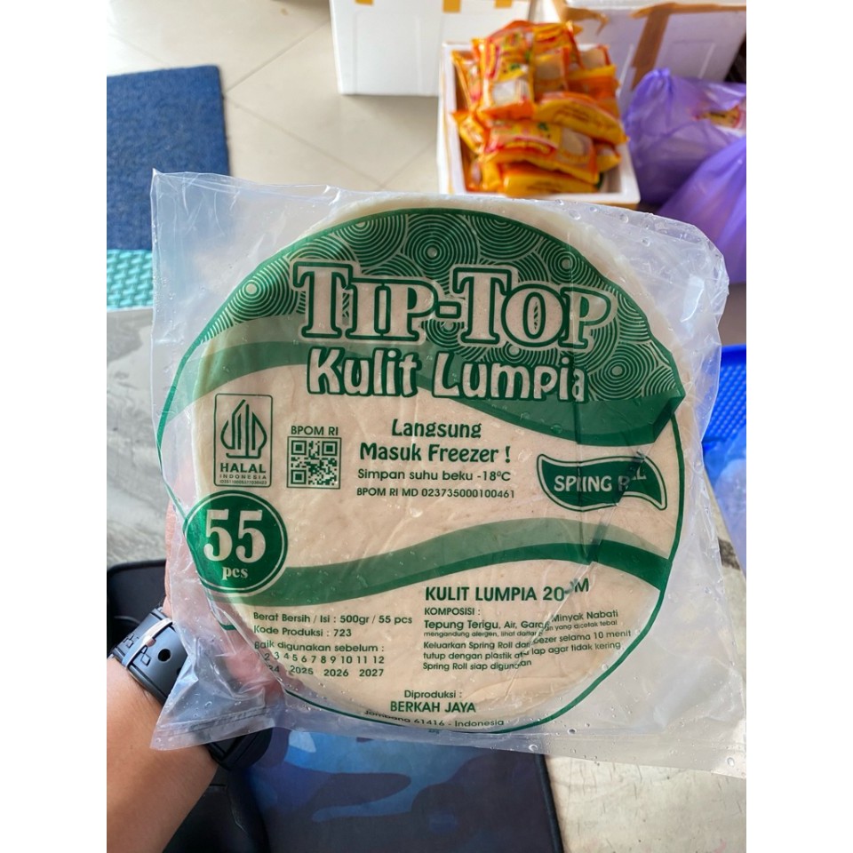 

Kulit Lumpia Spring Roll Tip Top 20cm Isi 55 Lembar Dimsum Siomay Gyoza Pangsit Tipis Halal Lembut Anti Lengket Enak