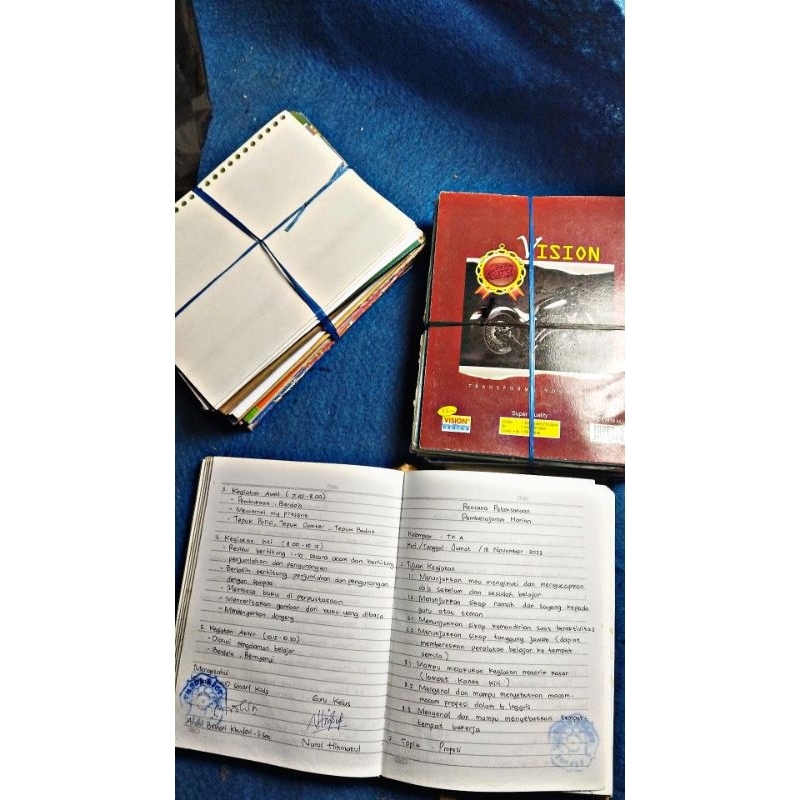 

buku tulis (bekas) 1kg free packing kardus
