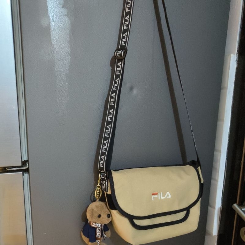 sling bag Fila preloved