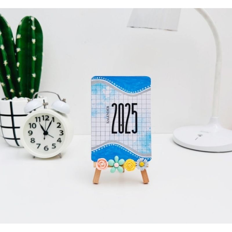 

Kalender Meja Aesthetic 2025 dengan Easel