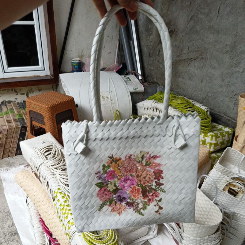 

tas anyaman decoupage bahan biasa Random motif