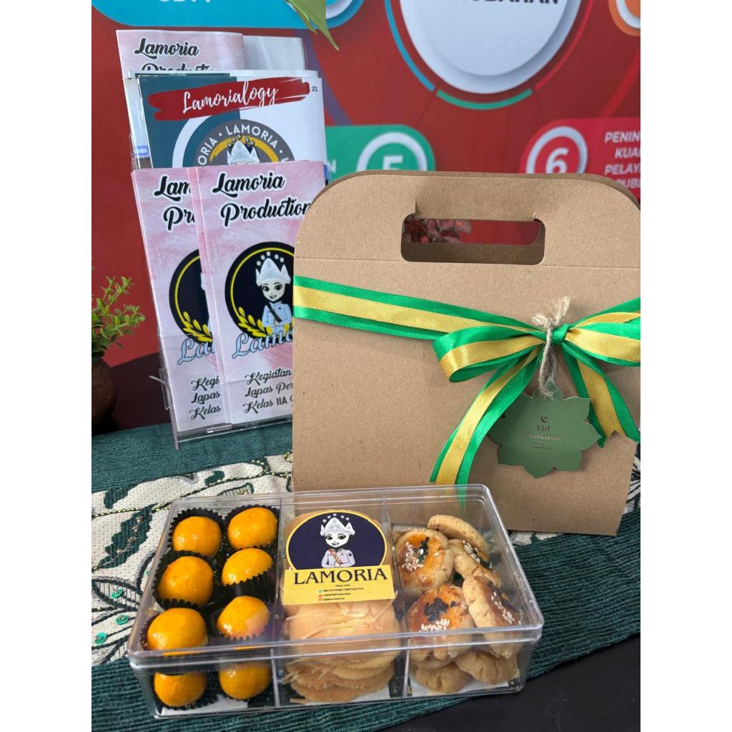 

Paket kue kering Lamoria hampers lebaran