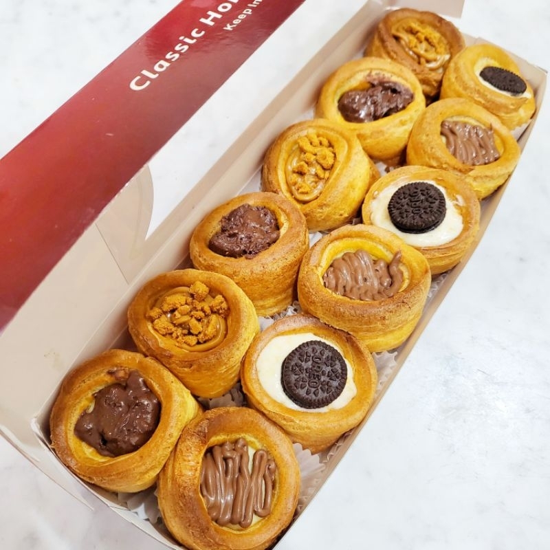 

CHOUX CUP WITH SPREAD TOPPING