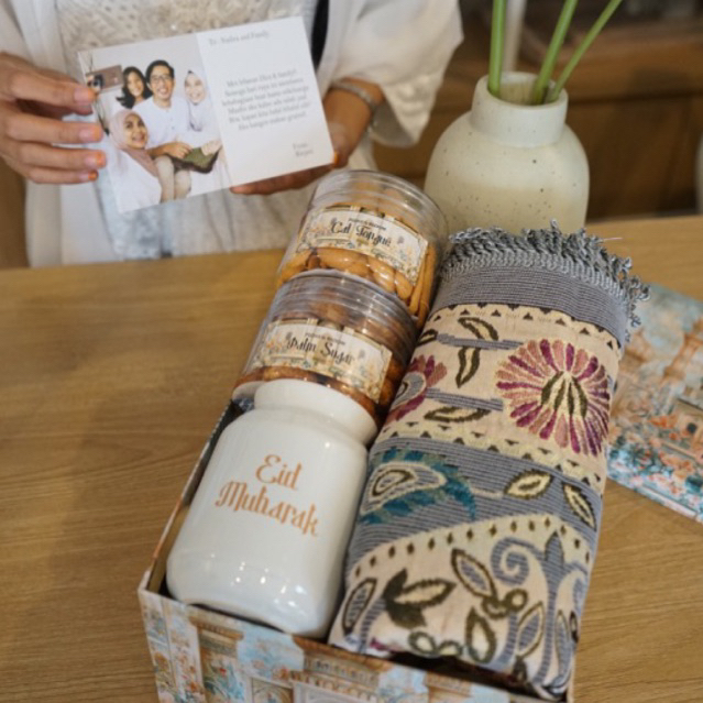 

KAMILA LEBARAN HAMPERS 2025/EID MUBARAK