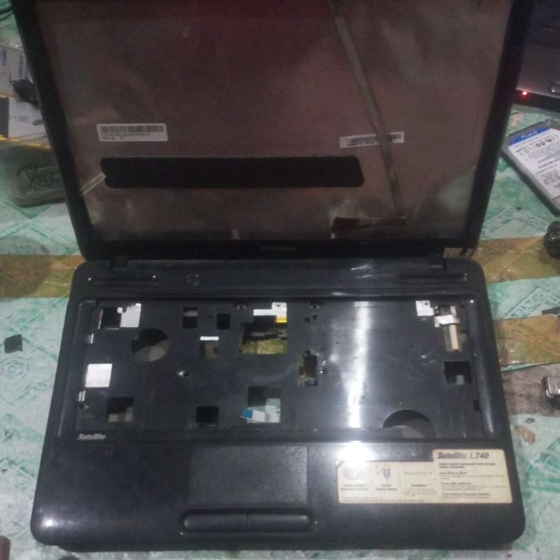 casing laptop Toshiba l740