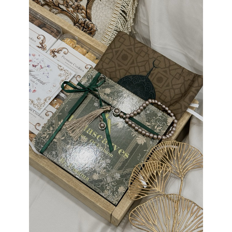 

Special Complete Wooden Box XL Hampers Parcel Lebaran Idul Fitri by Alana Hampers