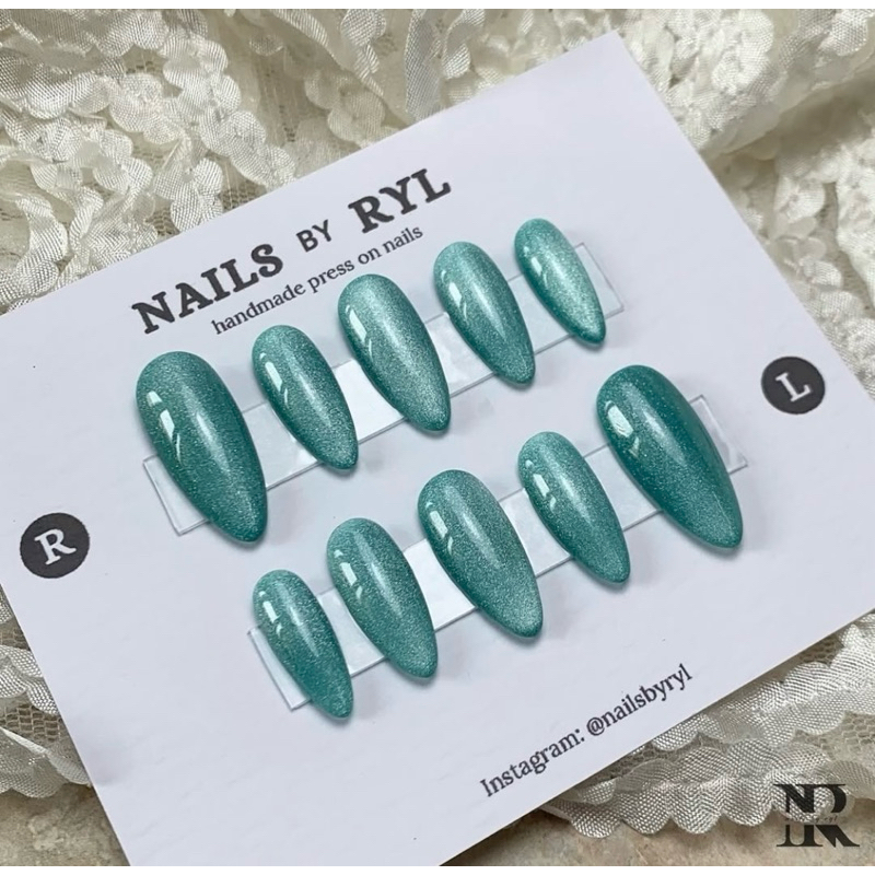 cat eye biru tosca
