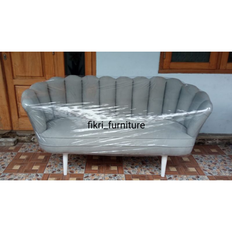 kursi pelaminan kerang tengah bludru/sofa manten kerang tengah