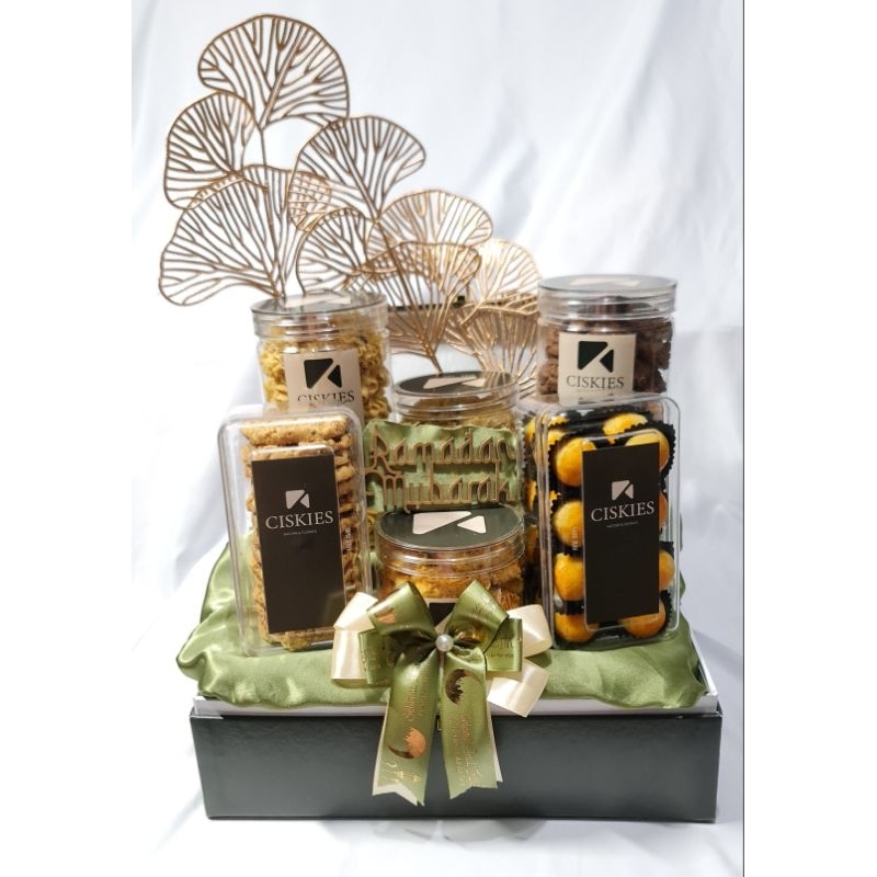 

PARCEL B// PARCEL LEBARAN // AESTHETIC PARCEL LEBARAN // ELEGAN PARCEL LEBARAN // HOME MADE COOKIES // READY FOR YOU