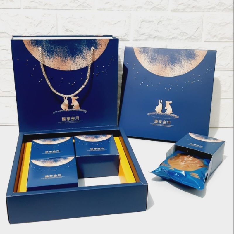 

Kotak Mooncake isi 4 | Box Mooncake isi 4 | Hamper Mooncake | Kotak Kue Bulan | Box Kue Bulan | Dus Mooncake