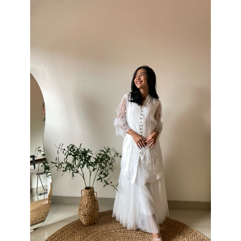 SarahDewanto Kebaya Shimer Putih