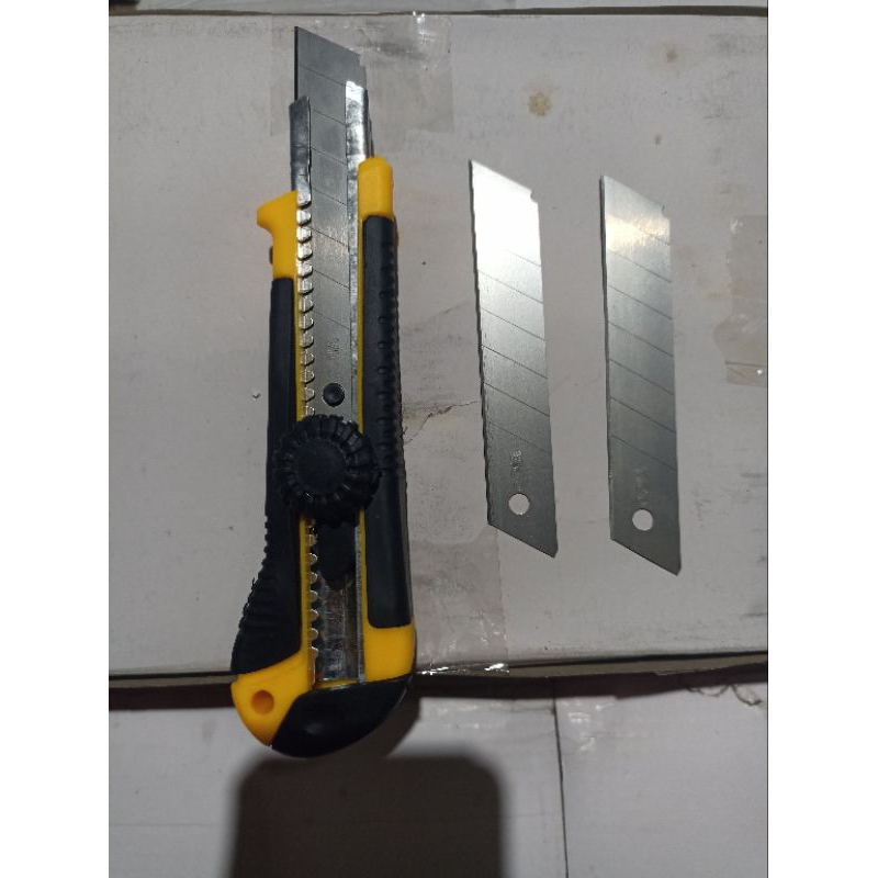 

pisau cutter BLISTER**FREE ISI 2 PCS**