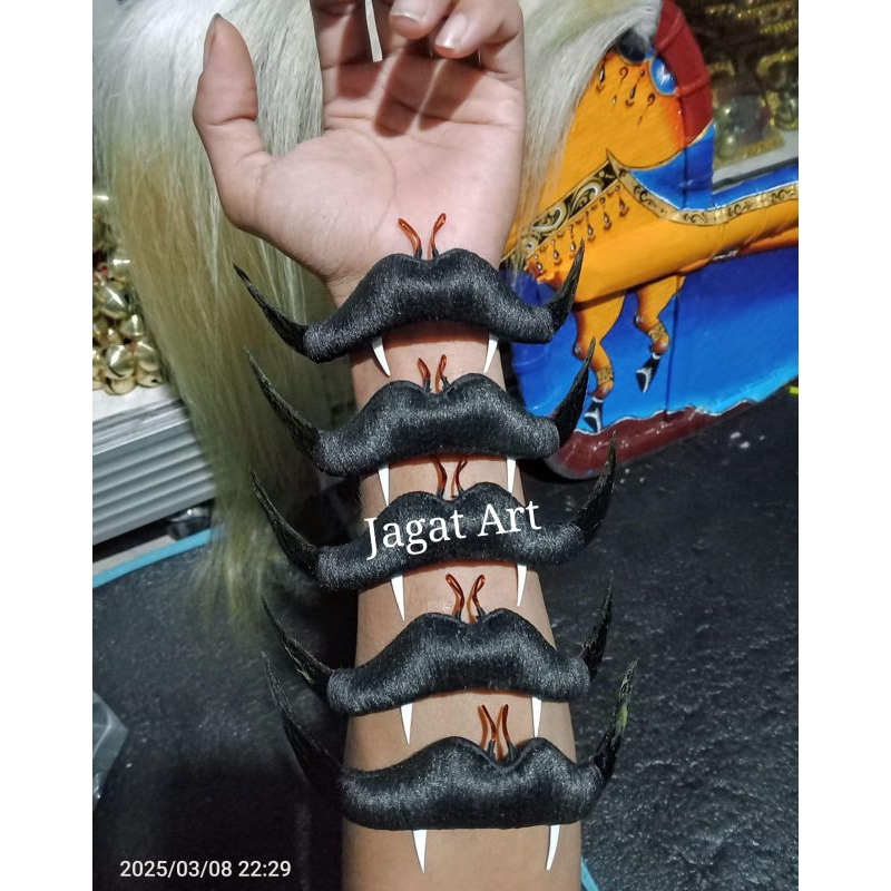 Jebres uwel taring jaran kepang