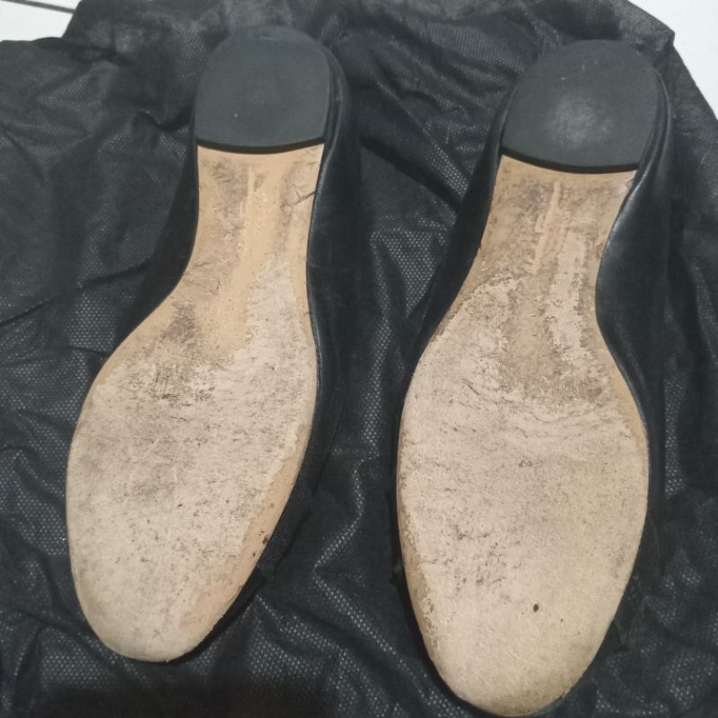 sepatu Salvatore Ferragamo size 35