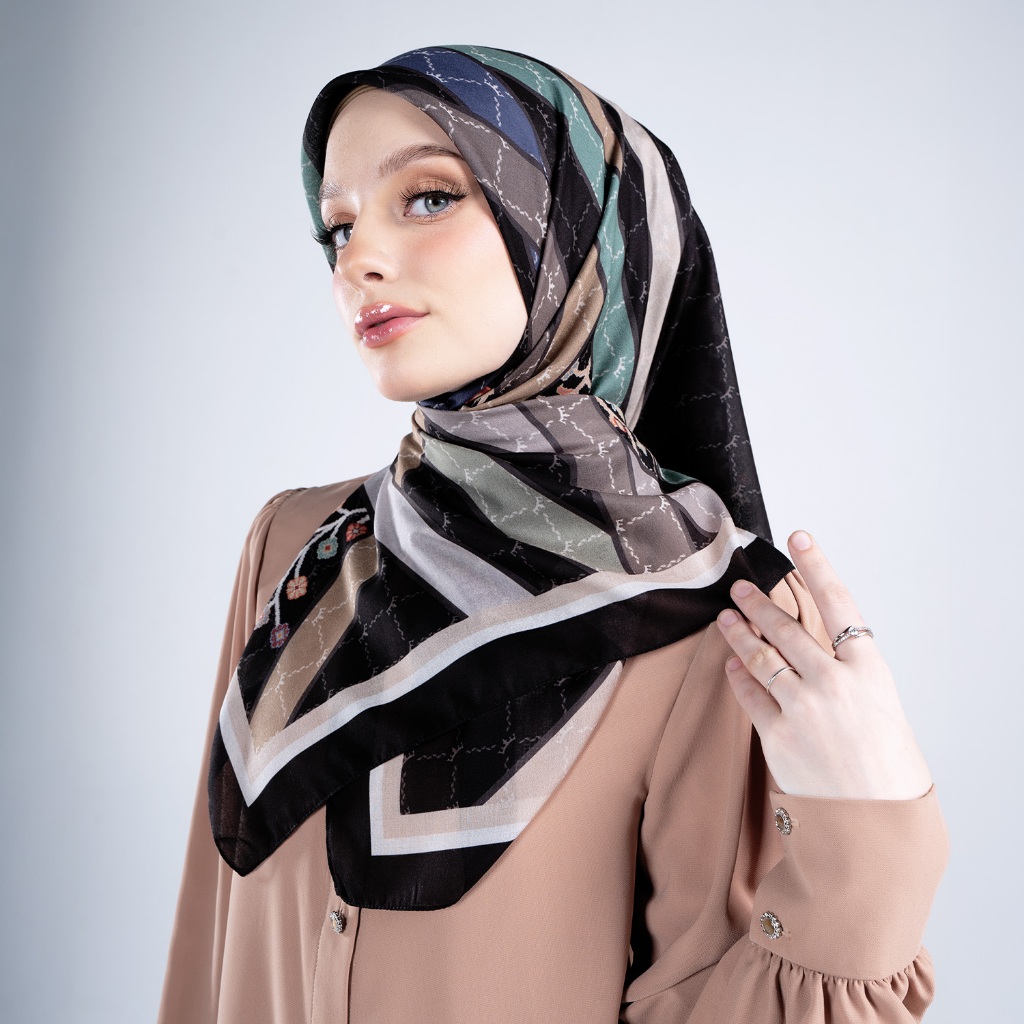 Manjdha Velma by Hijab Ivan Gunawan - Segiempat Ori