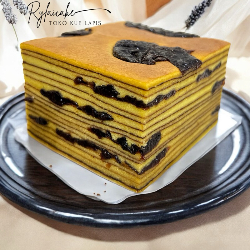 

Hampers 10x10 Kue Lapis Legit - Prunes a/d & Polos