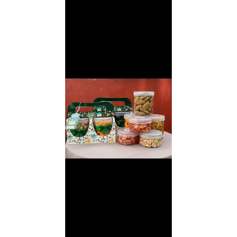 

Bingkisan Lebaran / Hampers / oleh oleh / Snack / Makanan Ringan