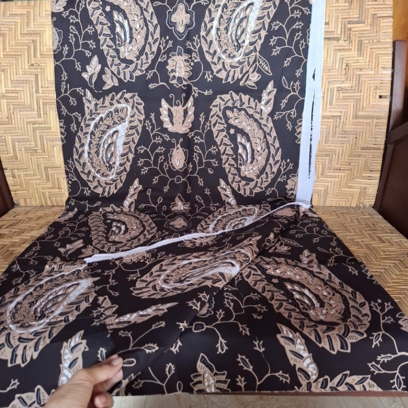 Kain Jarik Rok Wiru Selendang Batik Lawasan Krem Pastel Hitam Motif Peleman Bawahan Kebaya Sinden Br