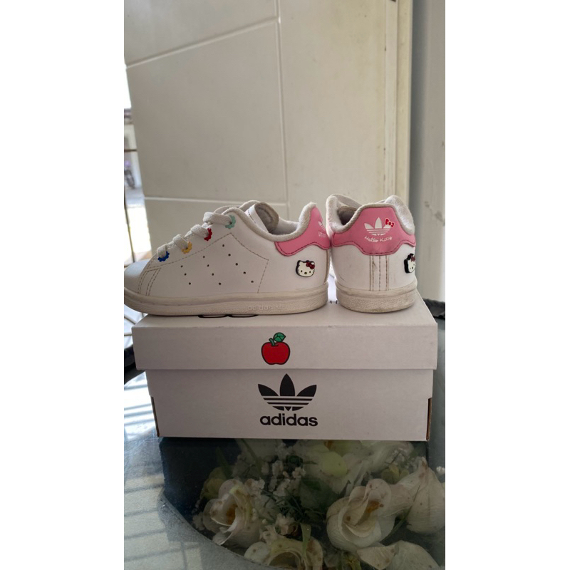 Adidas Sanrio Hello Kitty Sepatu Anak PRELOVED