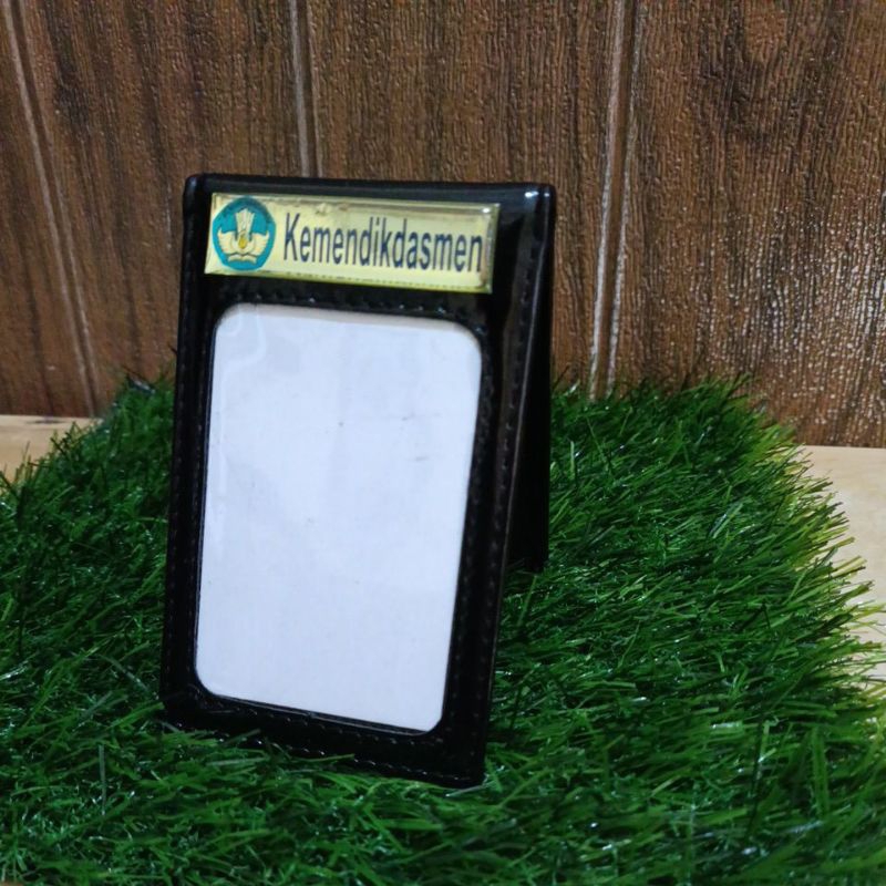 

Dompet id card saku Kemendikdasmen