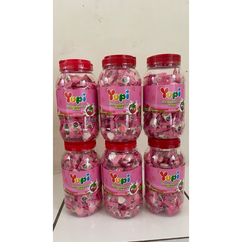 

PERMEN YUPI STRAWBERRY KISS JAR TOPLES