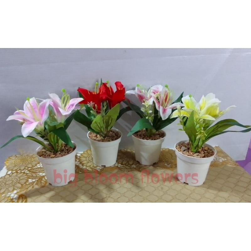 SET BUNGA PLASTIK  LILY BUNGA HIAS DEKORASI RUMAH DEKORASI PELAMINAN HIASAN DINDING BUNGA IMITASI BU