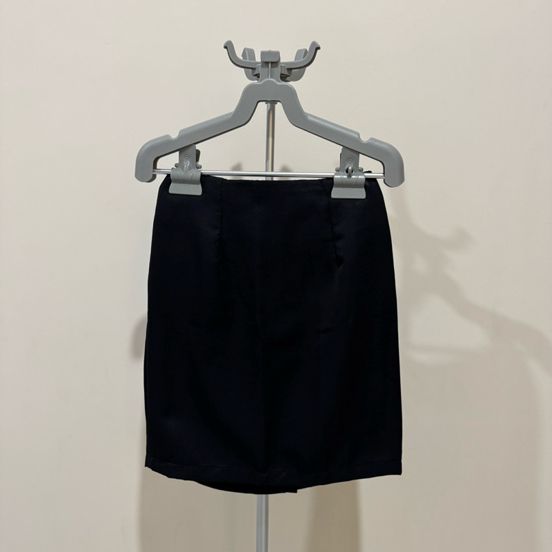 [PRELOVED] Rok Hitam Polos Midi