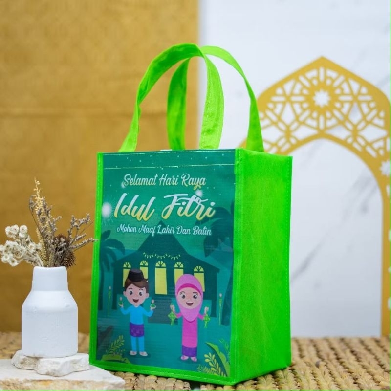 

TAS BINGKISAN LEBARAN ANAK TAS PARCEL HARI RAYA IDUL FITRI UK 25X13CM HARGA SATUAN
