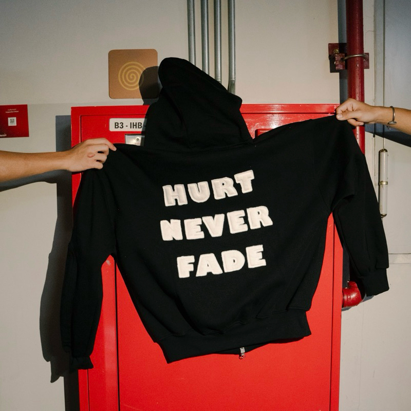 HURT NEVER FADE | Boxyfit Zipper Hoodie | Black