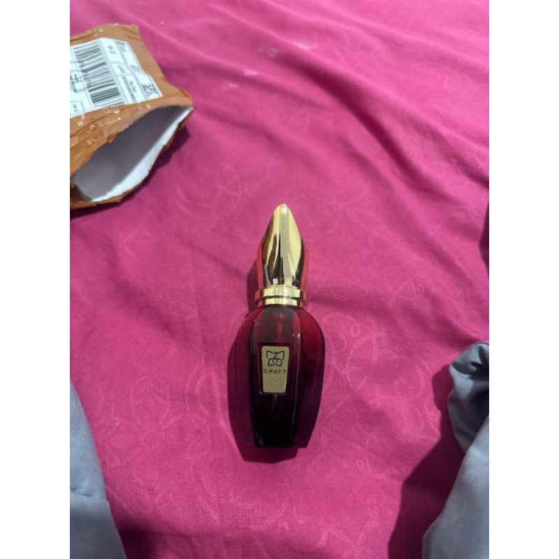 

label plate custom untuk parfum.