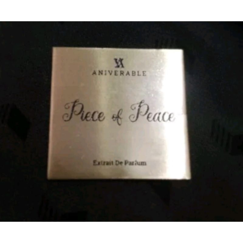 

Label plate custom untuk parfum.