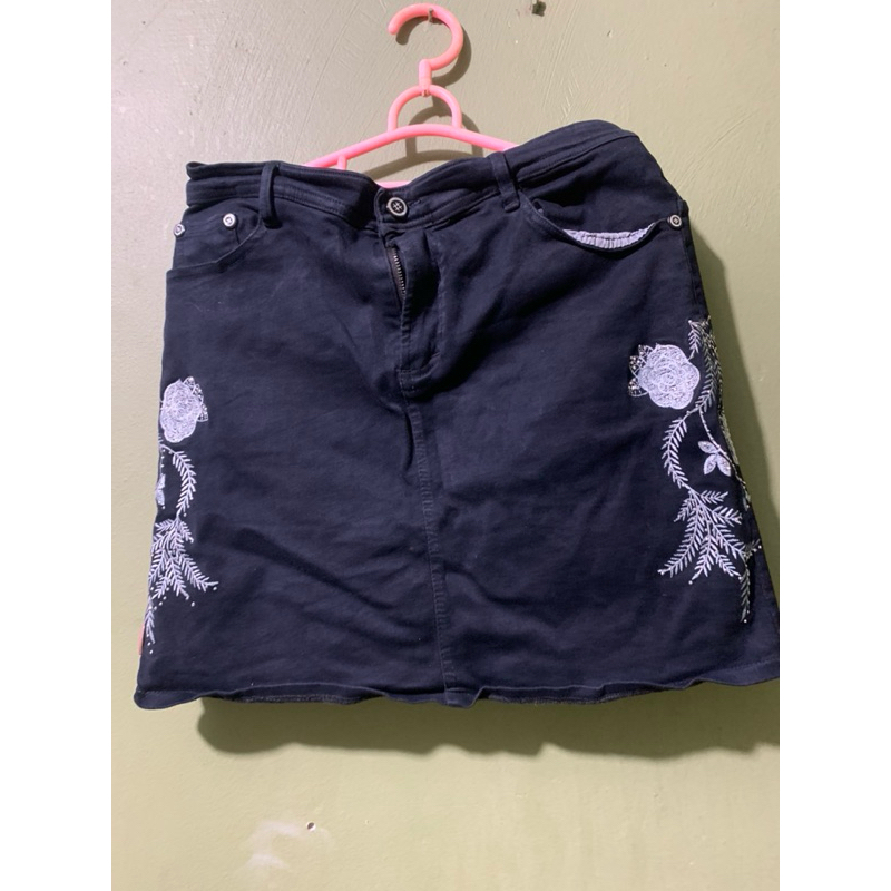 PRELOVED ROK DALAM CELANA UK 28