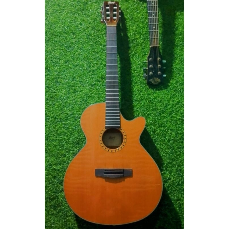 gitar Clasik CORT CEC 5 nat termasuk gitar seri tertinggi dari CEC 98% mulus diskon 2juta dari baru