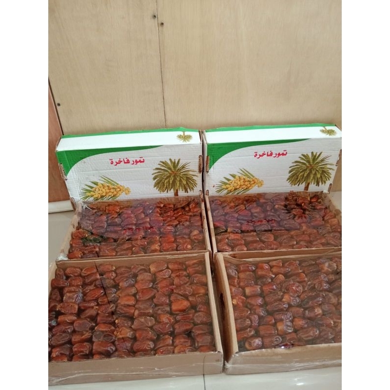 

Kurma madu super jombo premium 3kg fresh dates kurma madu super jomboo 3 kg oleh oleh haji dan umroh.