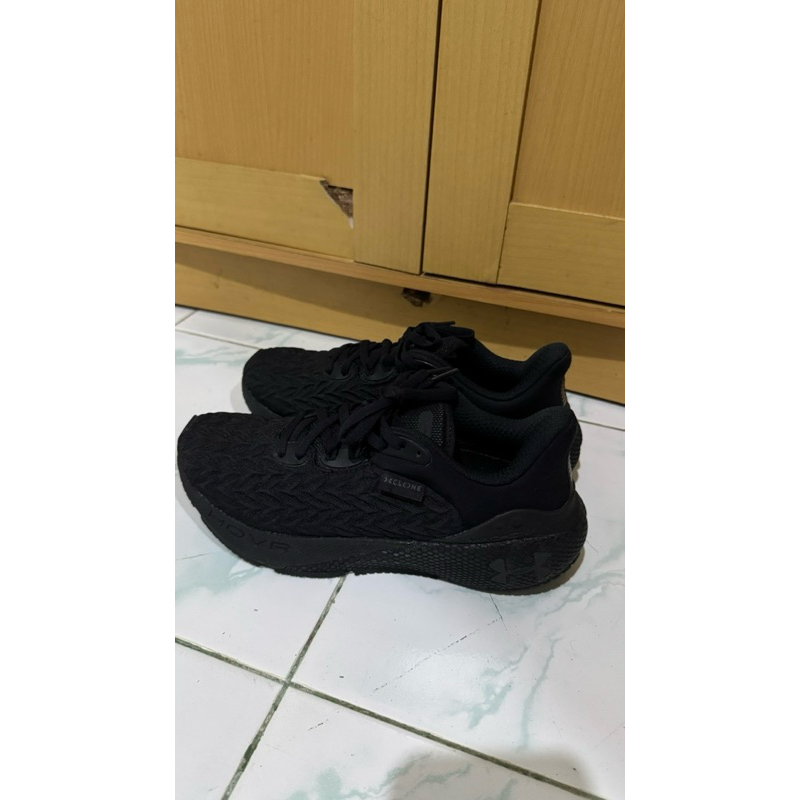 Sepatu Under Armour unisex