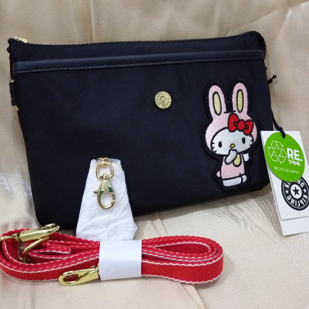 Second.love Tas Kipling Limited Edition "Hello Kitty" Black & Keychain - Authentic