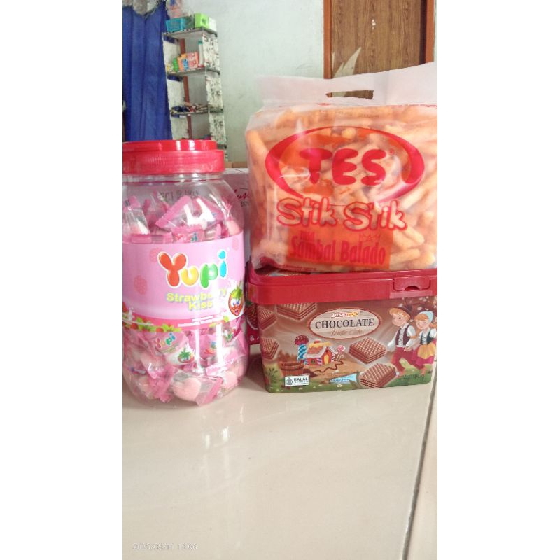 

paket murah isi 3 yupi toples, BISKITOP cube, stok test