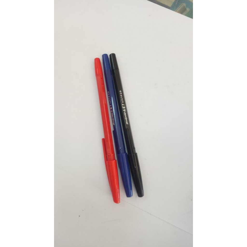

Pena Pulpen Ball Pen STANDARD AE7 0.5 mm HITAM BIRU MERAH