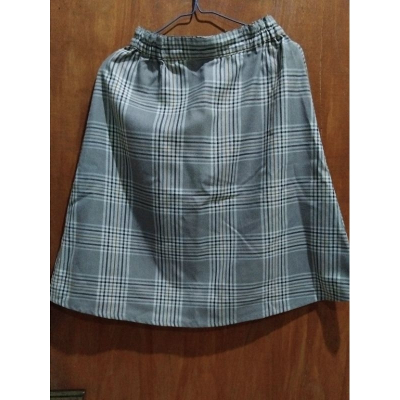 Preloved Rok Pendek Wanita // Kotak Kotak // Selutut