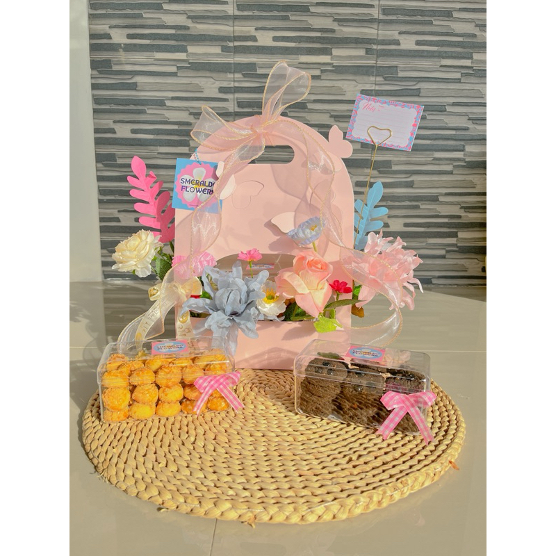 

Hampers Kue Kering Butterfly Bloom Box