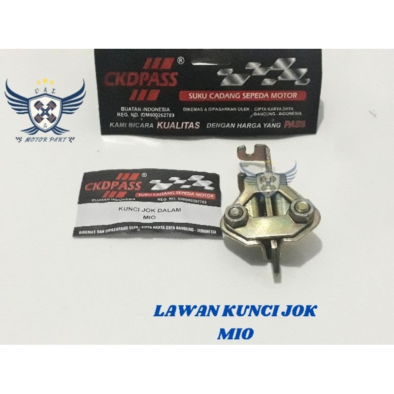 lawan kunci jok dalam engsel jok mio lama / mio sporty / mio j