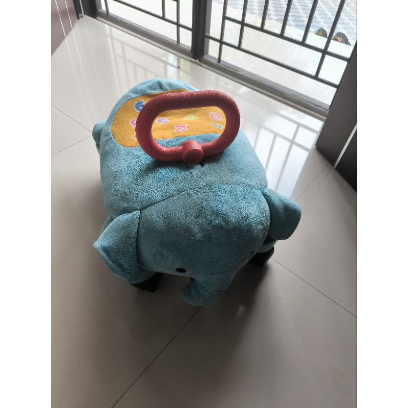 mainan dorongan gajah bekas bagus