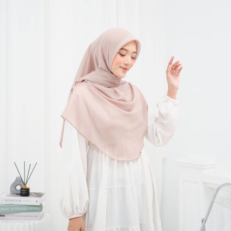Hijab Segiempat Oval Syar'i
