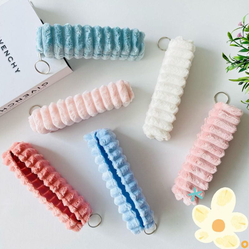 

kotak pensil bulu lembut, tipe resleting