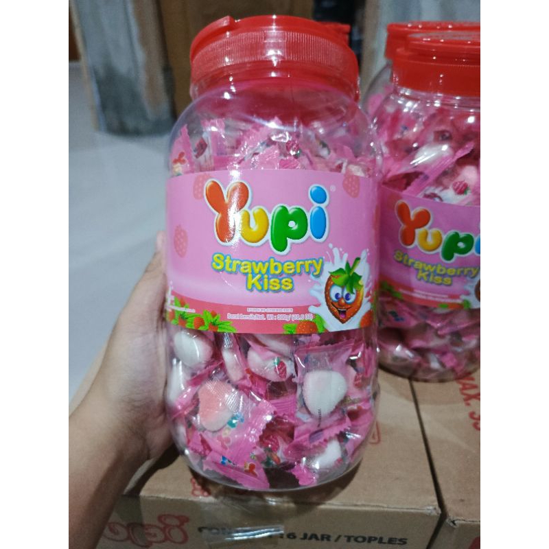 

Yupi Toples Yupi Strawberry Gummy Jelly Permen