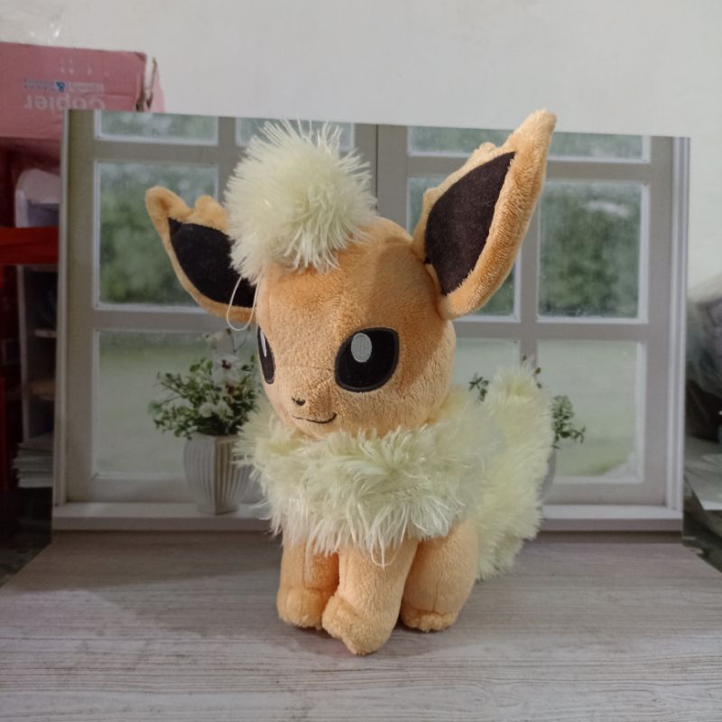 Boneka Pokemon Plush Flareon Banpresto Pastel