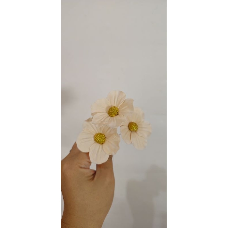 

Buttercup flower D4cm gumpaste flower hiasan cake